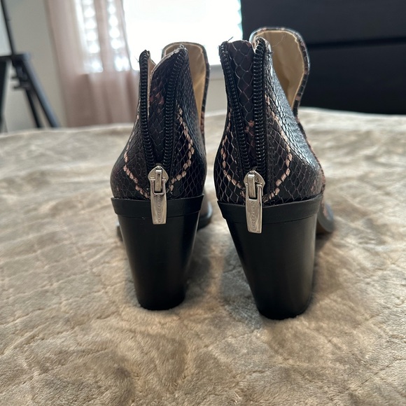 Vince Camuto Gigietta Booties - Picture 3 of 4